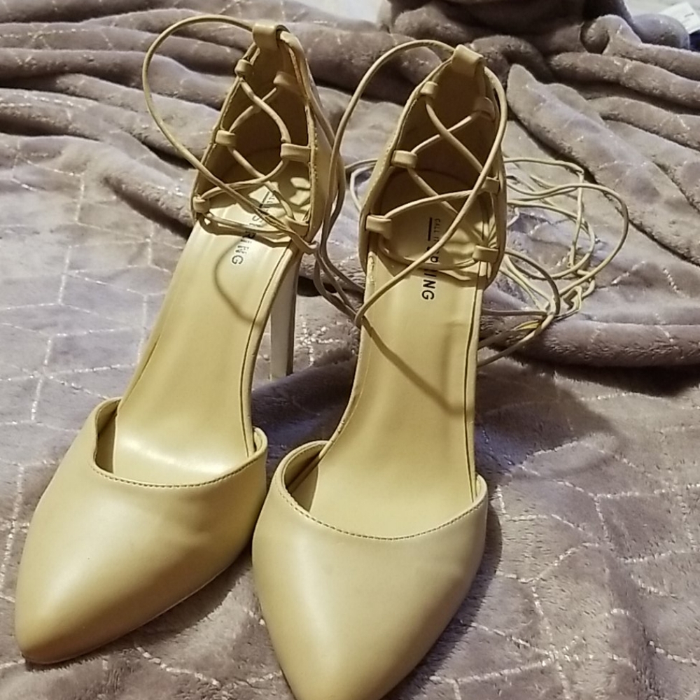 Heels - Picture 2 of 4